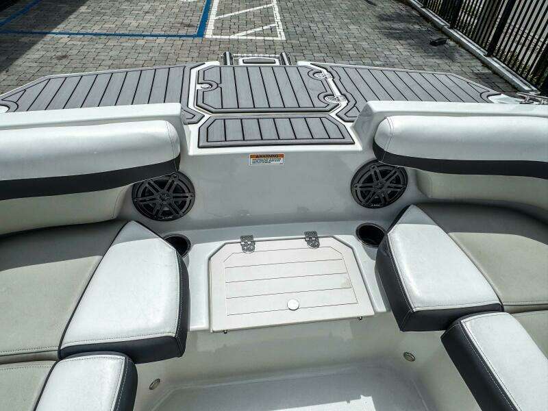 29ft Starcraft Yacht For Sale