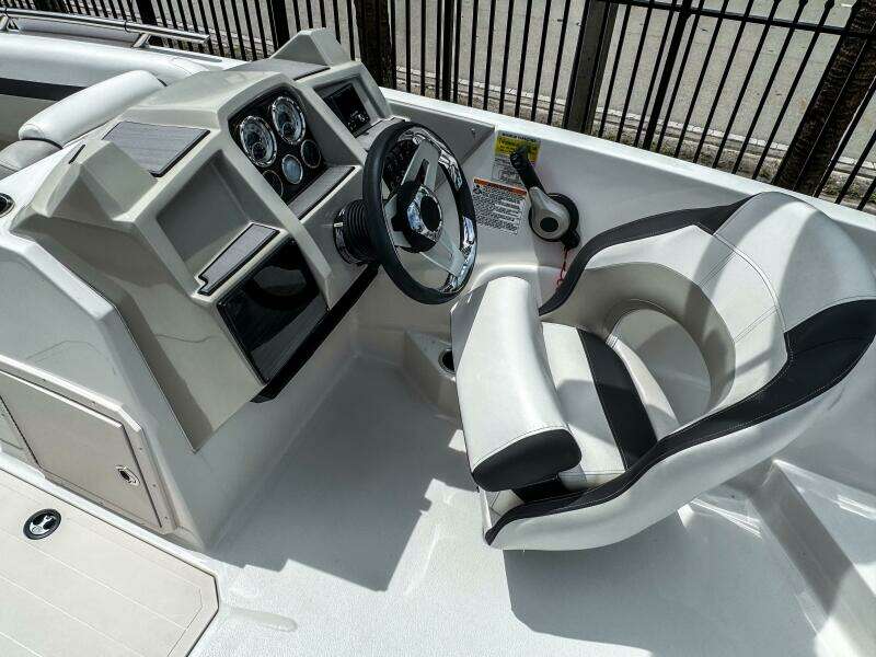 29ft Starcraft Yacht For Sale