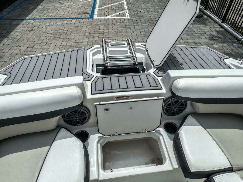 29ft Starcraft Yacht For Sale