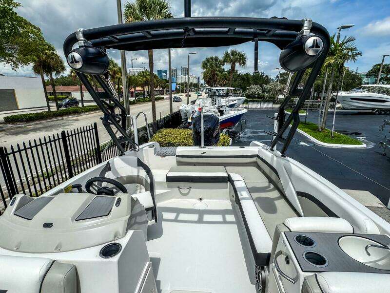 29ft Starcraft Yacht For Sale