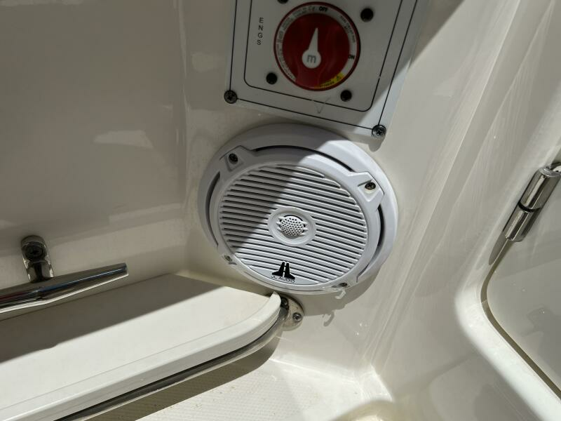 2020 Boston Whaler 