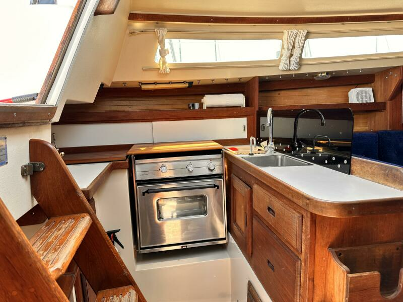 Reality 30ft Catalina Yacht For Sale