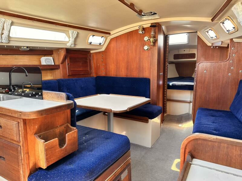 Reality 30ft Catalina Yacht For Sale