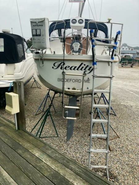 Reality 30ft Catalina Yacht For Sale