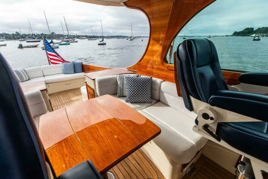 Salon/Pilothouse Facing Aft