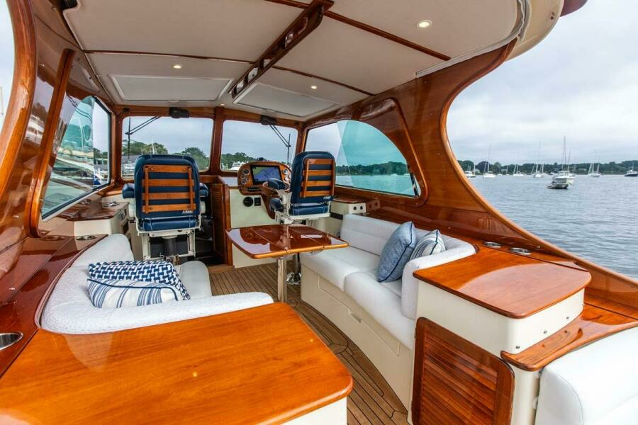 Salon/Pilothouse Starboard