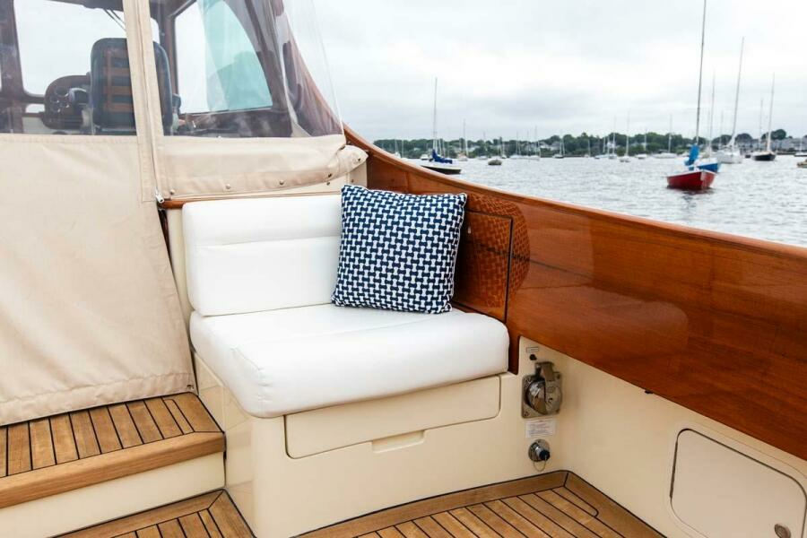 Aft Cockpit Settee