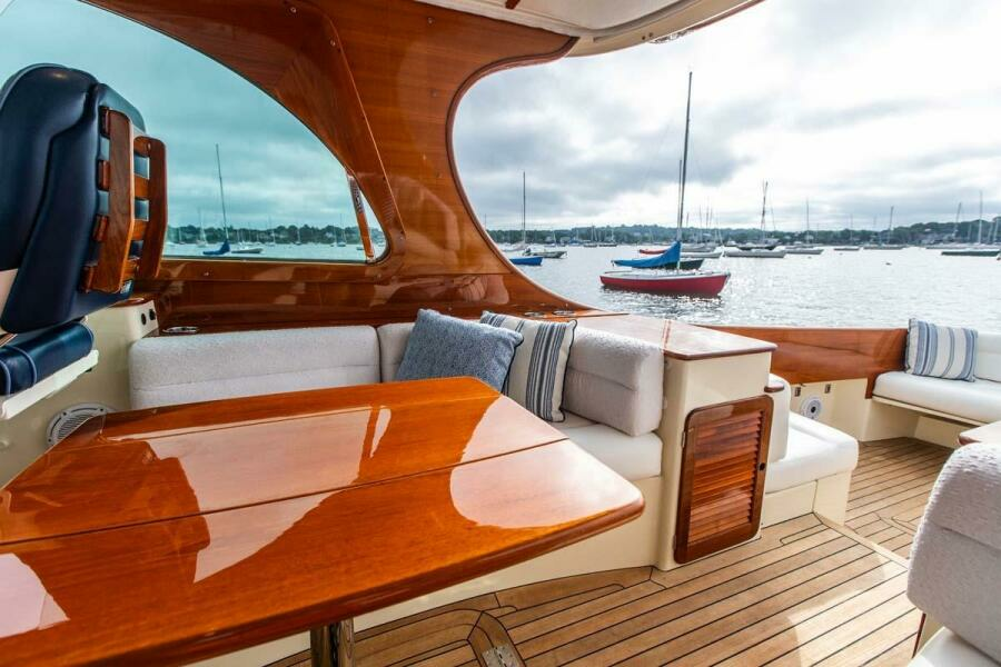  Salon Facing Starboard Aft