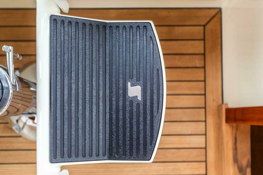Helm Foot Rest 
