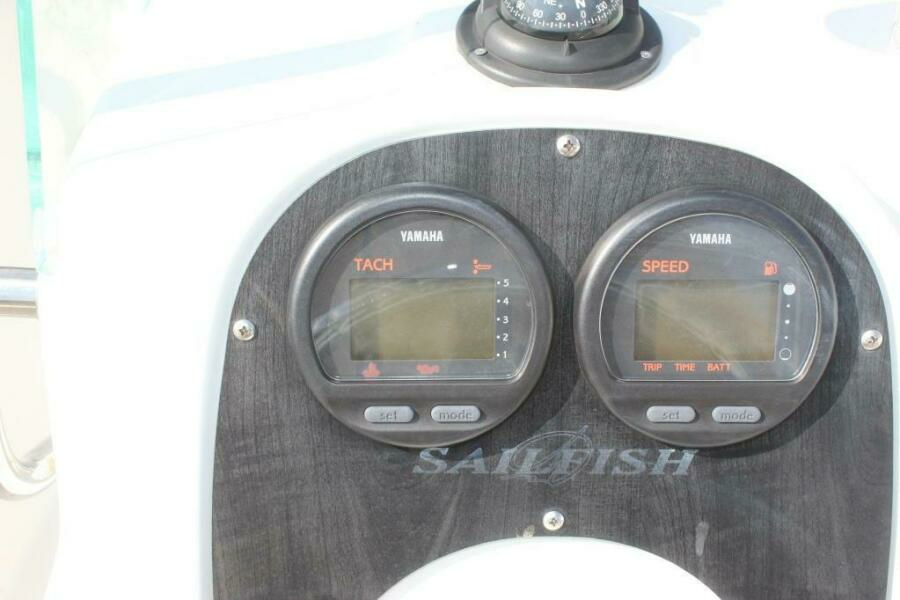 2012 Sailfish 2080