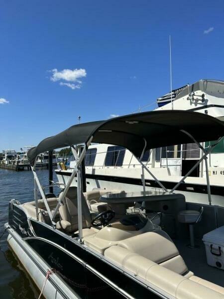 2016 Avalon Catalina Entertainer 2585