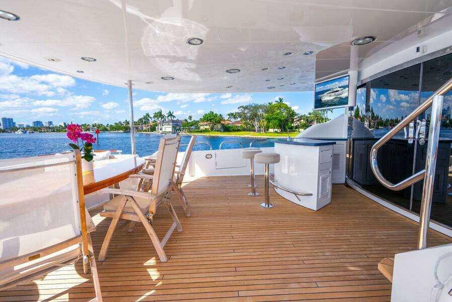 Serenity 116ft Lazzara Yachts Yacht For Sale Serenity 116ft Lazzara Yachts Yacht For Sale