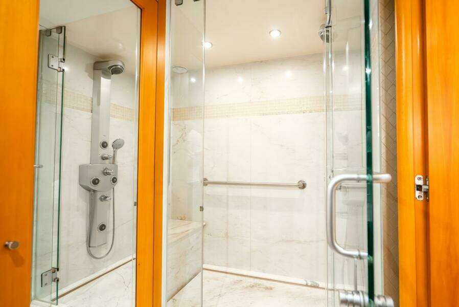 Serenity 116ft Lazzara Yachts Yacht For Sale Serenity 116ft Lazzara Yachts Yacht For Sale