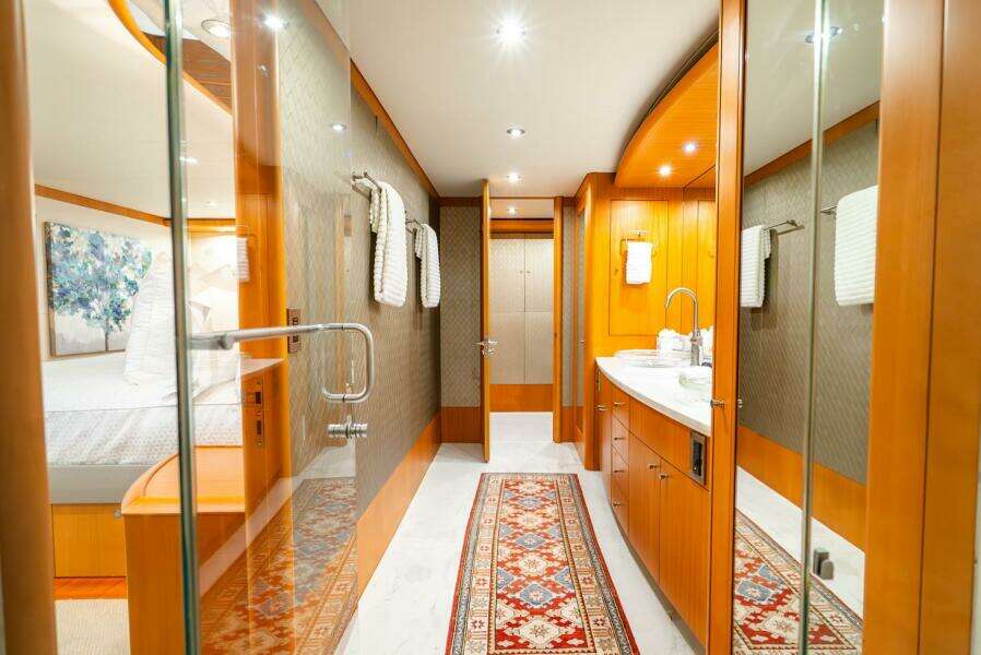 Serenity 116ft Lazzara Yachts Yacht For Sale Serenity 116ft Lazzara Yachts Yacht For Sale