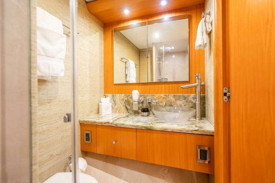 Serenity 116ft Lazzara Yachts Yacht For Sale Serenity 116ft Lazzara Yachts Yacht For Sale