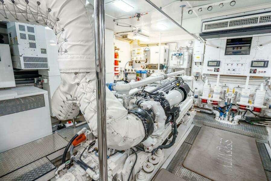 Serenity 116ft Lazzara Yachts Yacht For Sale Serenity 116ft Lazzara Yachts Yacht For Sale