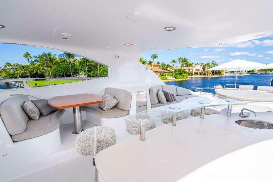 Serenity 116ft Lazzara Yachts Yacht For Sale Serenity 116ft Lazzara Yachts Yacht For Sale