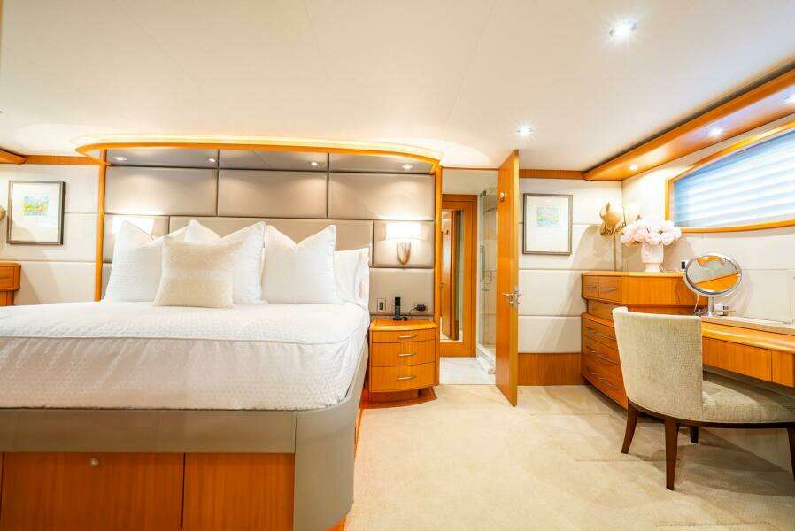 Serenity 116ft Lazzara Yachts Yacht For Sale Serenity 116ft Lazzara Yachts Yacht For Sale