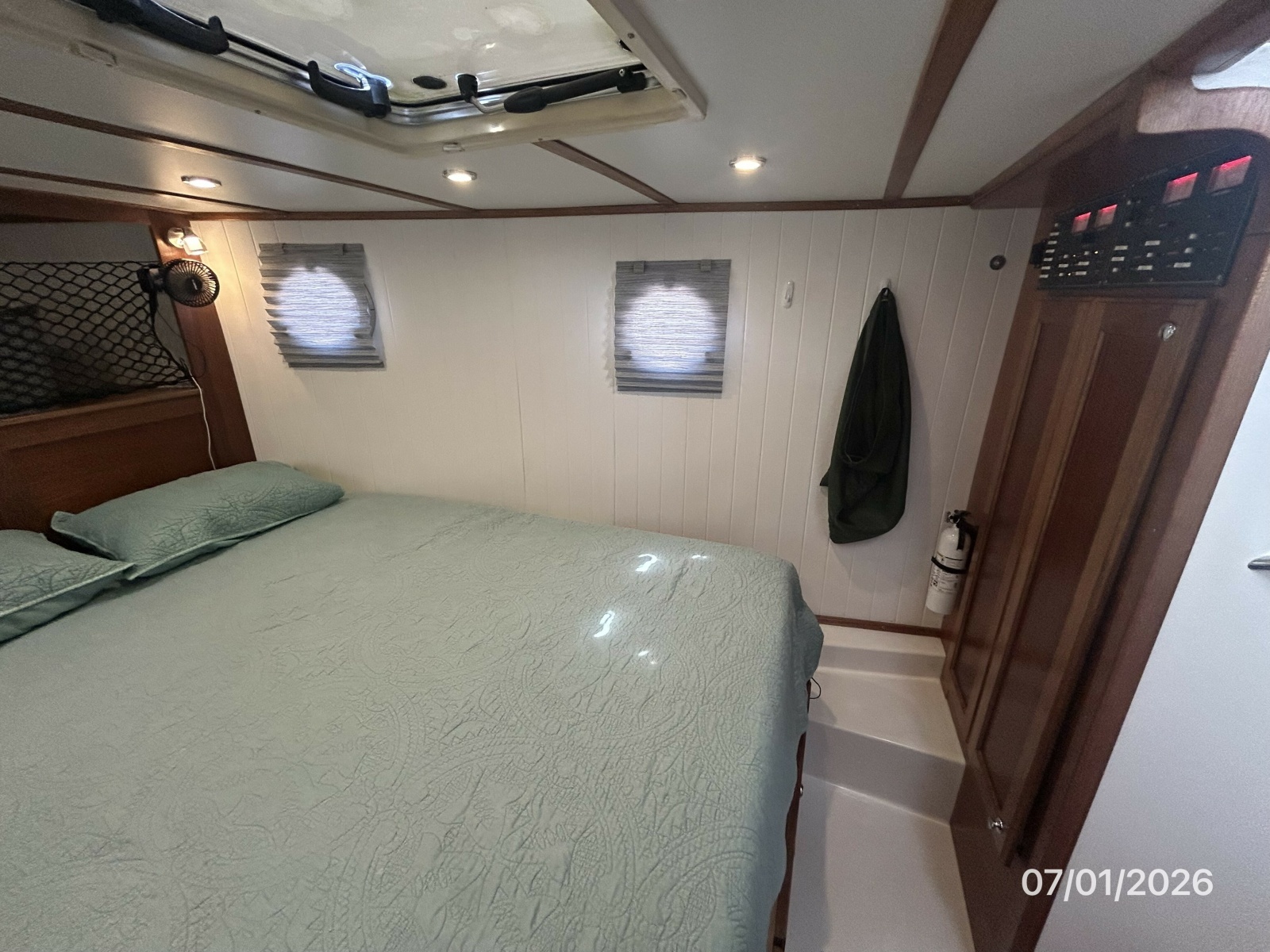 35' Great Harbour stateroom starboard