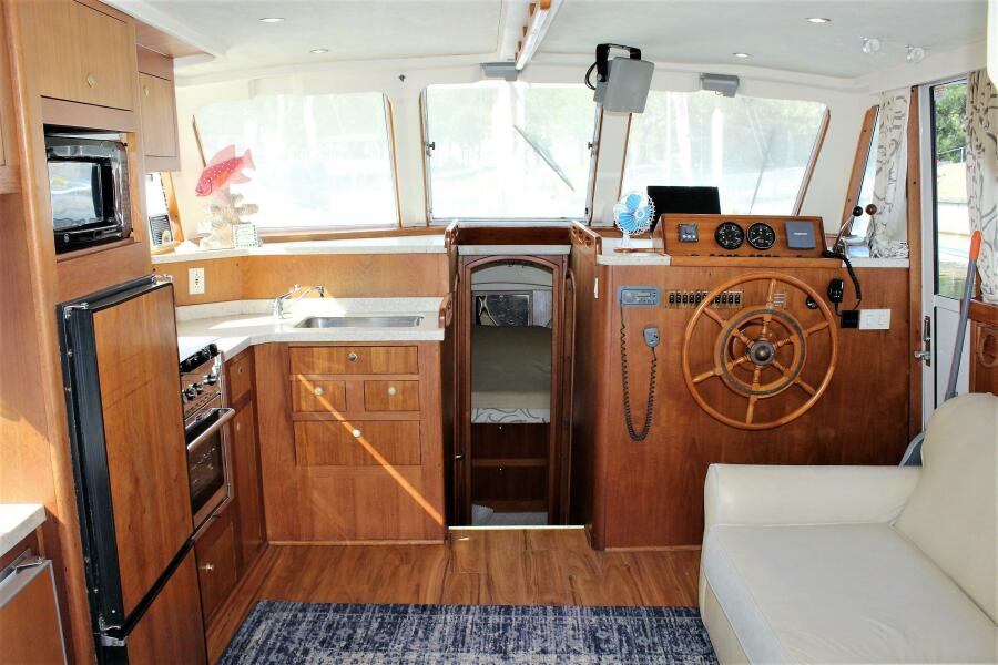 2000 Mainship 390
