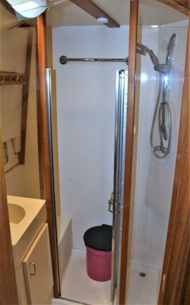 2000 Mainship 390