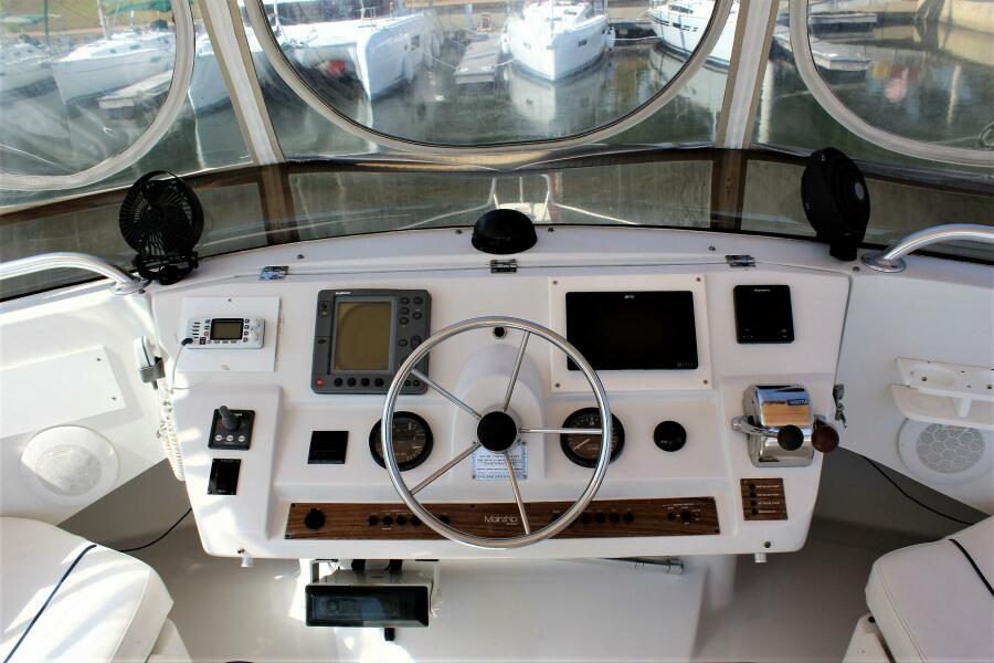 2000 Mainship 390