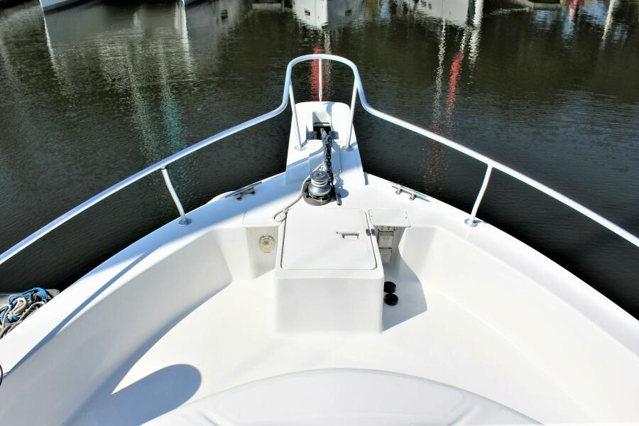 2000 Mainship 390