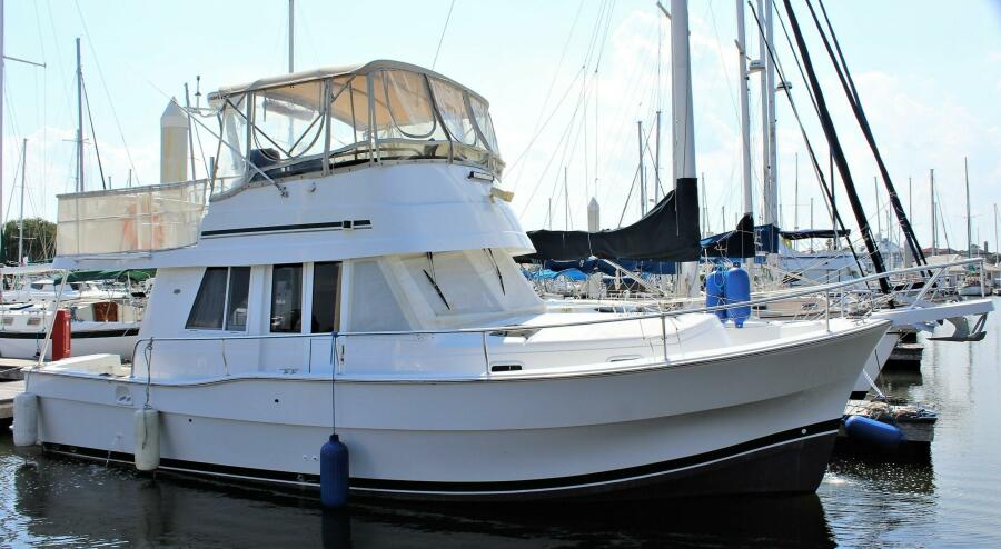 2000 Mainship 390
