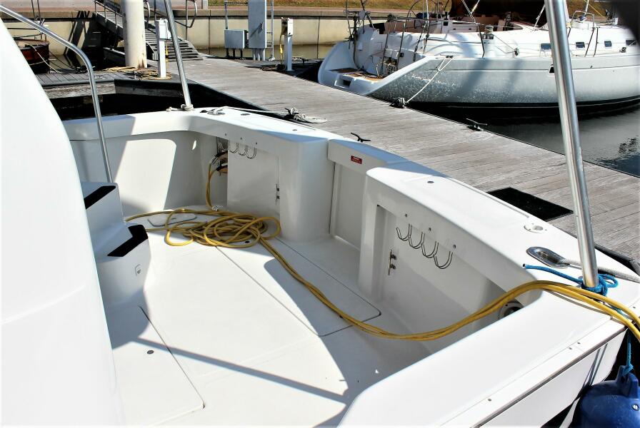 2000 Mainship 390