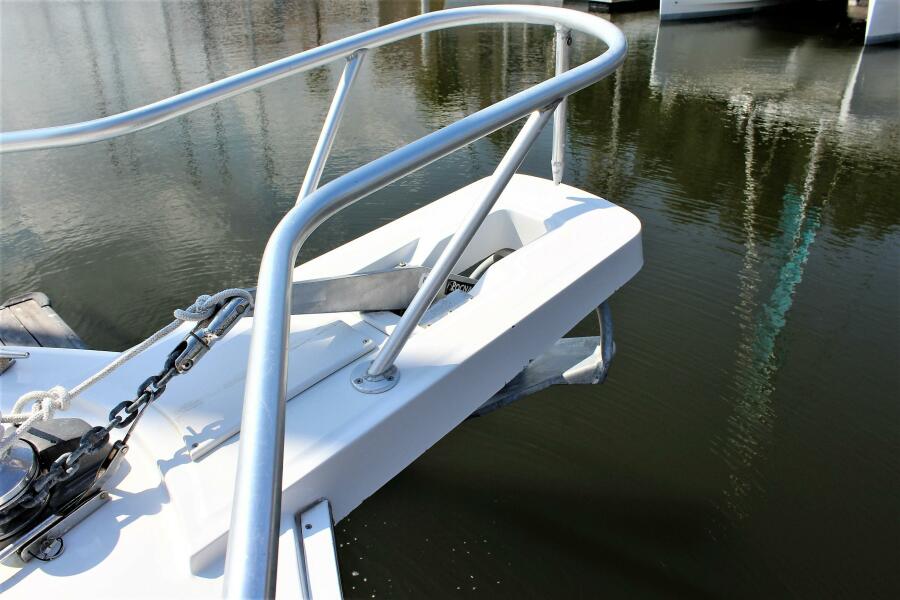 2000 Mainship 390