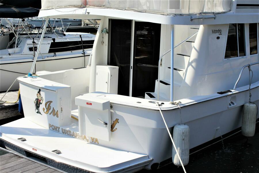 2000 Mainship 390