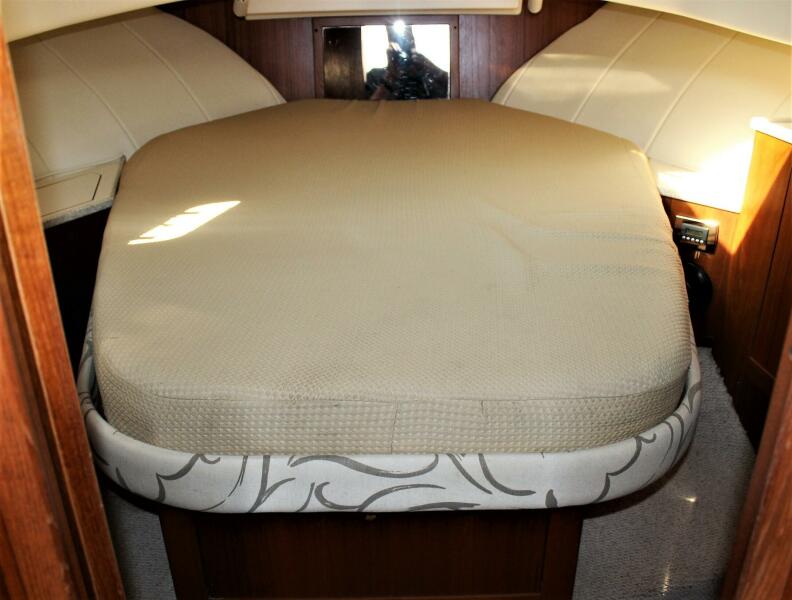 2000 Mainship 390