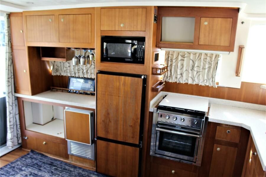 2000 Mainship 390