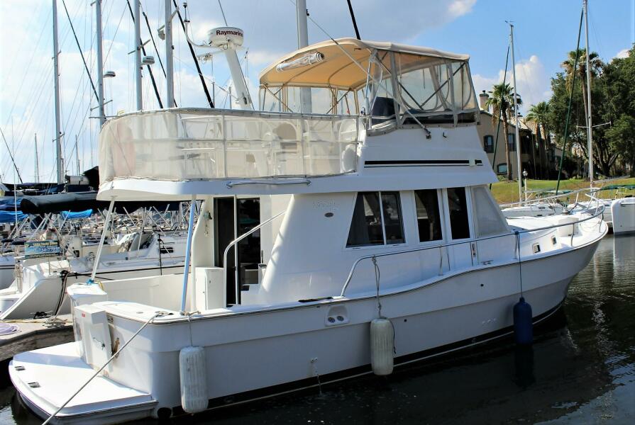 2000 Mainship 390