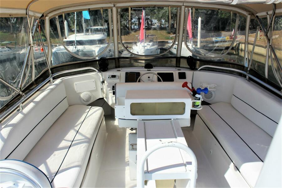 2000 Mainship 390