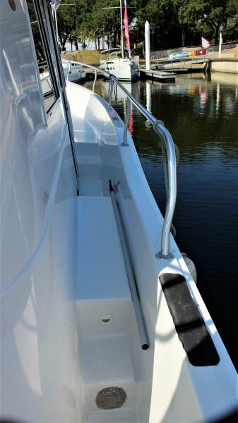 2000 Mainship 390