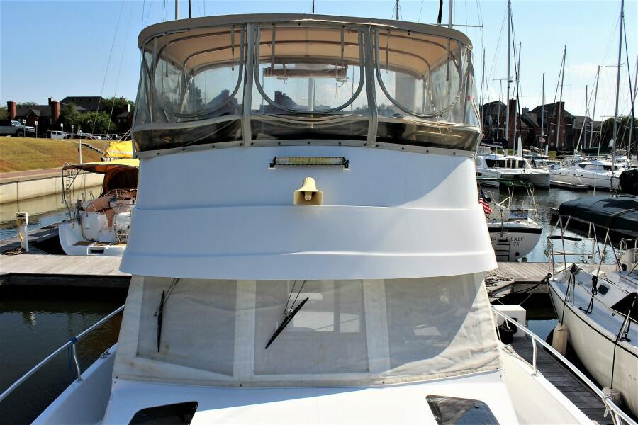 2000 Mainship 390