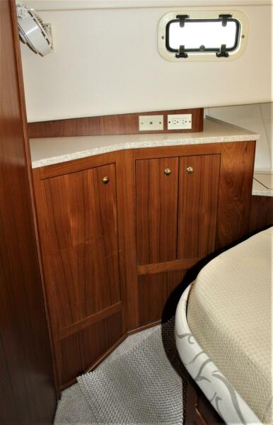 2000 Mainship 390