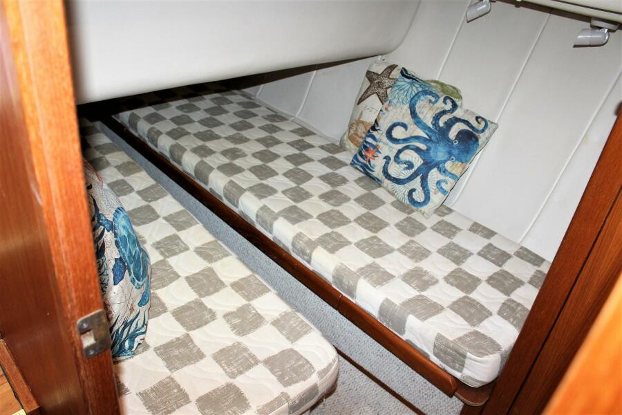 2000 Mainship 390