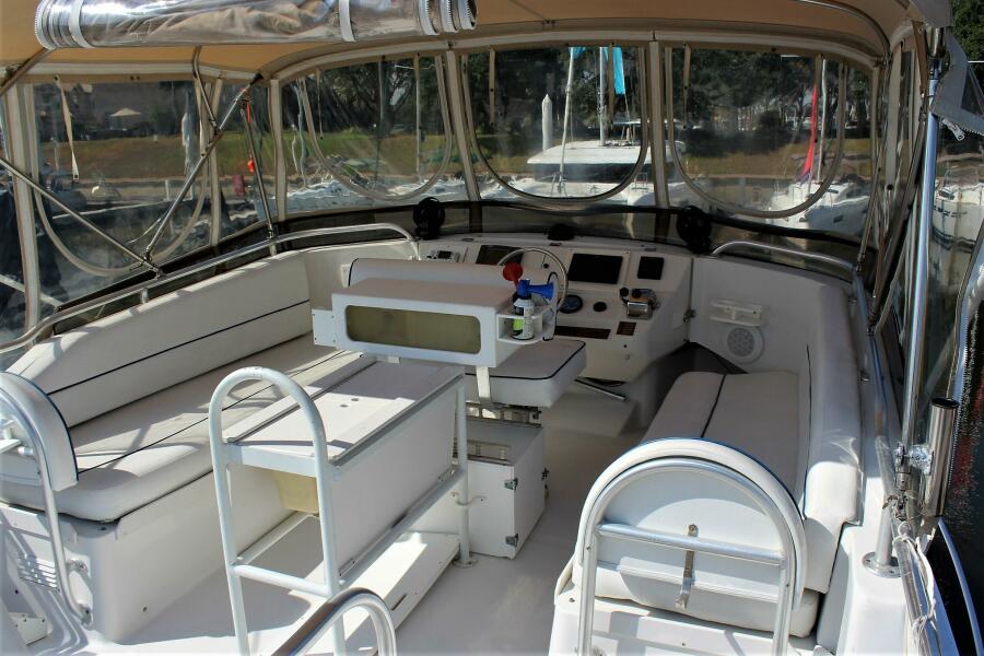 2000 Mainship 390