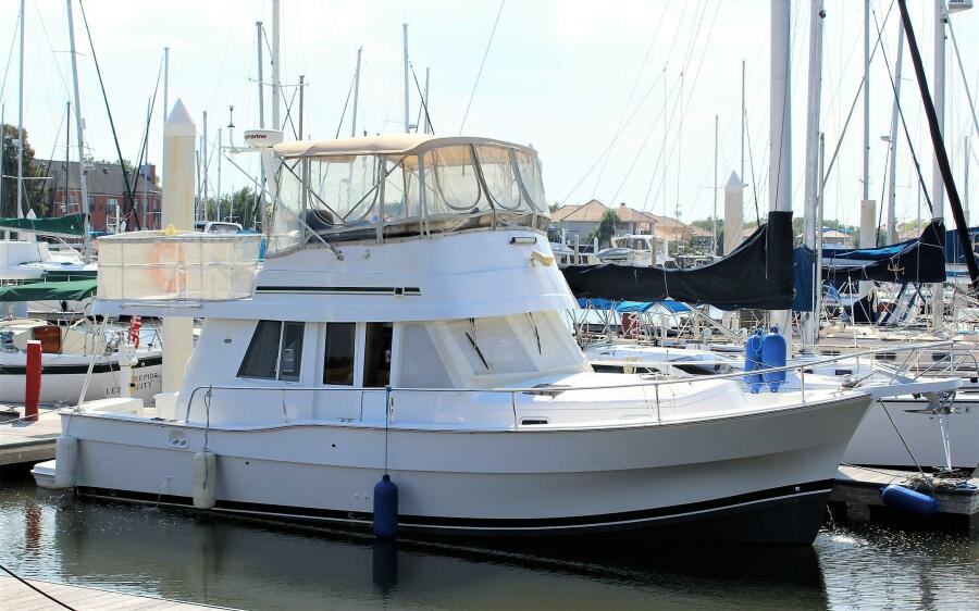 2000 Mainship 390