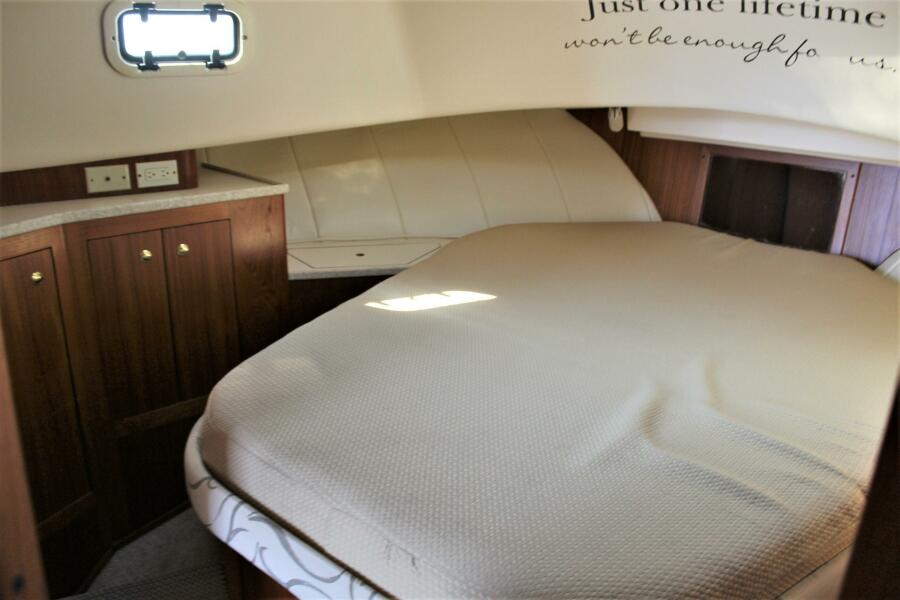 2000 Mainship 390