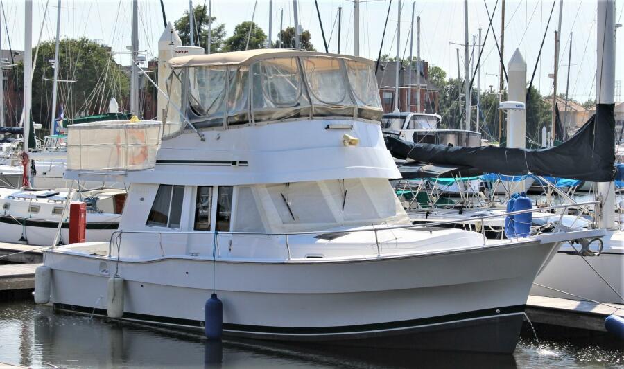 2000 Mainship 390