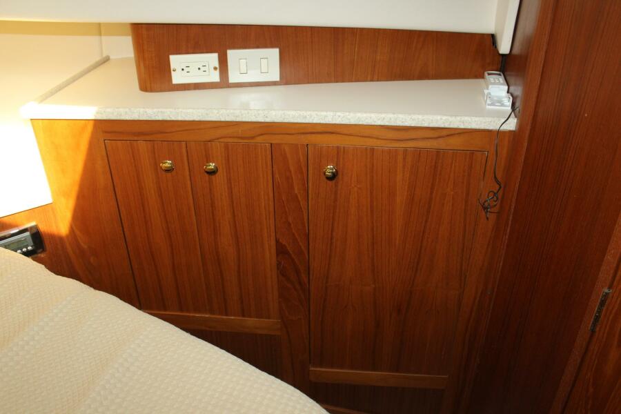 2000 Mainship 390