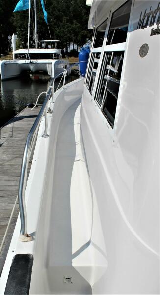 2000 Mainship 390