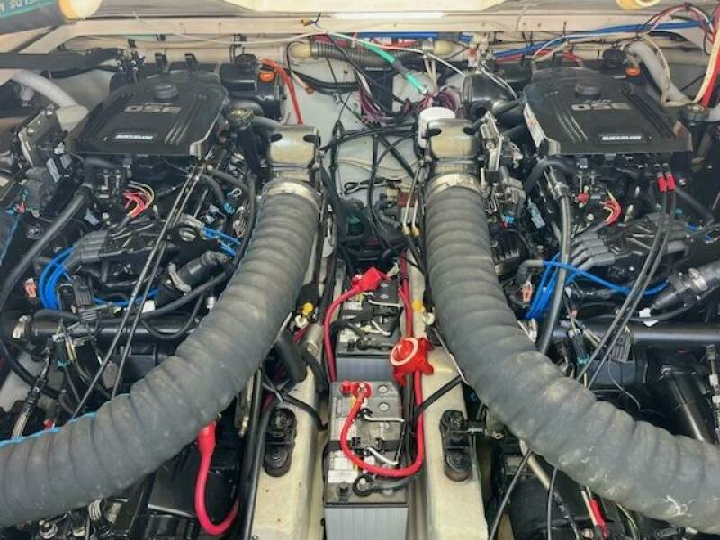 2000 Pursuit 3000 Express