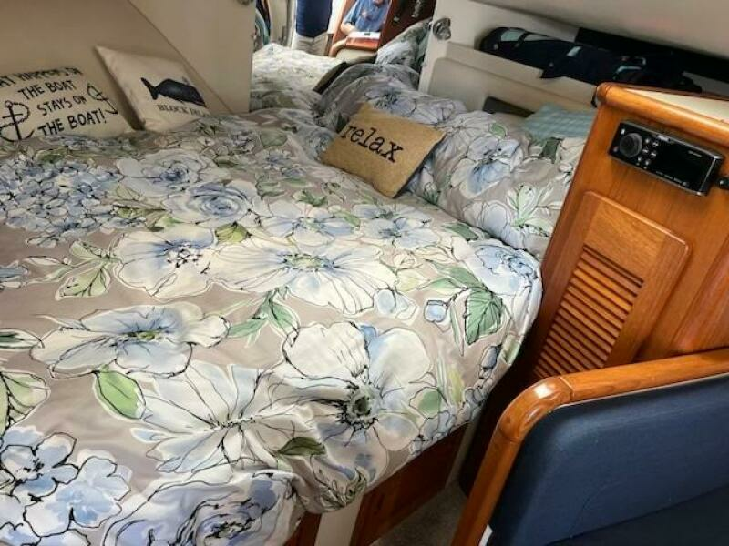 2000 Pursuit 3000 Express