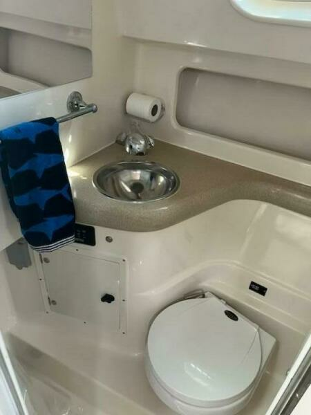 2000 Pursuit 3000 Express