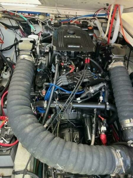 2000 Pursuit 3000 Express