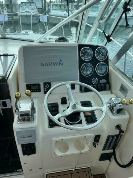 2000 Pursuit 3000 Express